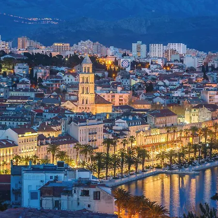 Riviera Premier Apartament *